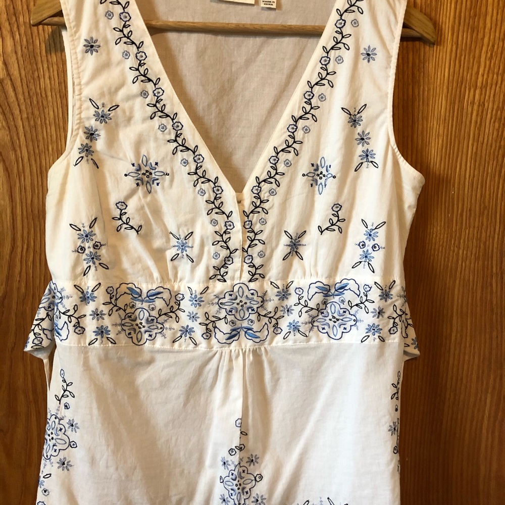 Embroidered, sleeveless blouse, back tie